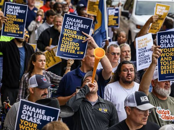 Striking Libbey Glass workers rally with support of fellow union members