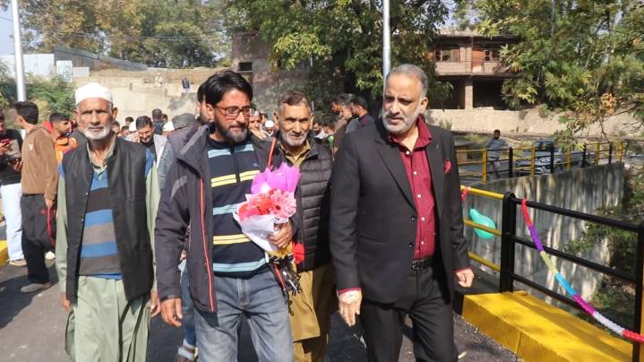 MLA Hazratbal inaugurates bridge over Nallah Mallori at Danihama