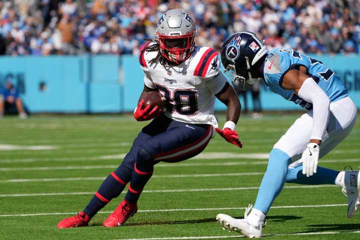 Mike Vrabel: 'I didn't want to jerk the wheel' it came to Patriots RB