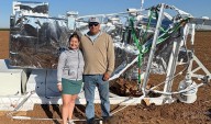 “Testigo en Texas: mujer presencia la caída inesperada de un gigantesco paracaídas espacial”
