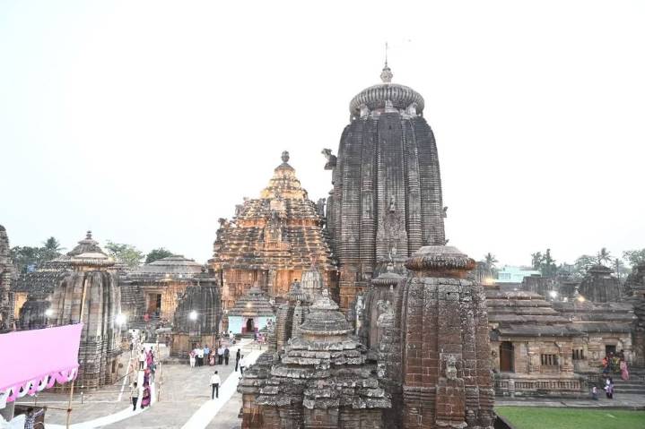 Lightning strikes Lingaraj Temple in Bhubaneswar; sacred flag burnt, 40 CCTVs damaged