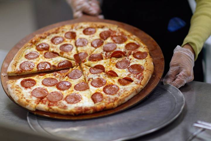 Pizza Hut goes into administration as hundreds of jobs at risk