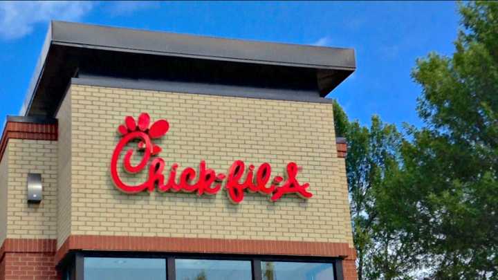 1 dead, 1 in custody after 'disturbance' at suburban Chicago Chick