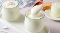 Yogur griego casero en minutos: receta fácil con solo dos ingredientes