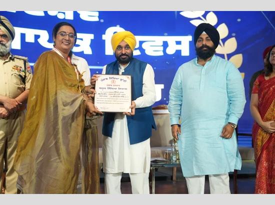 CM Mann to Teachers: Play a key role in perpetuating the glorious heritage of the state Photo Source: Babushahi Bureau [ FULL VIEW ]