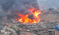 ¡Terror en SJM! Voraz incendio consume más de 20 viviendas en Pamplona Alta