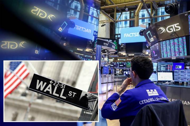 Dow jumps 300 points on strong round of corporate earnings