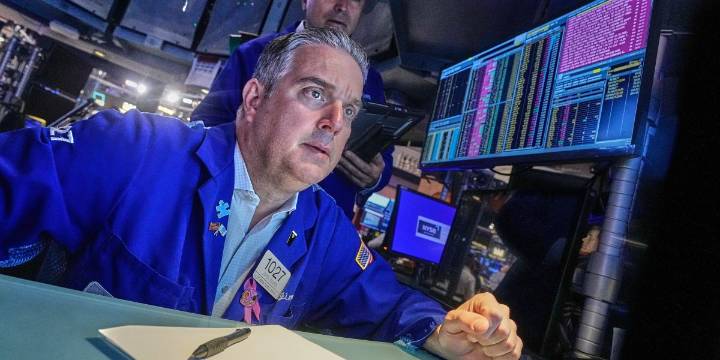 Nasdaq futures tumble 1.3% premarket as China launches fresh shipping ban, 'signaling it will hit third
