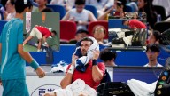 Video: Novak Djokovic vomita 2 veces en el Masters 1000 de Shanghái