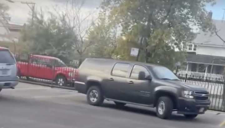 Little Village advocates call on city to step up 'ICE-free zone' signage after 2 sightings near CPS schools