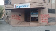 Vandalizan la sede del PP de Ponferrada con pintadas de "Quiñones dimisión"