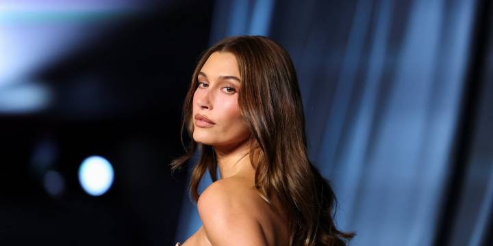 Hailey Bieber expresó que no considera un insulto ser comparada con una mujer transgénero