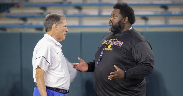 There’s a 1-vs.-2 showdown atop the New Orleans area prep football rankings for Week 9