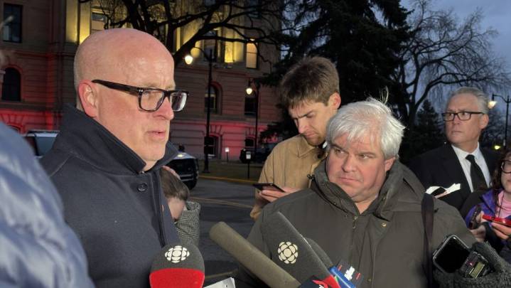 ‘A travesty’: Alberta Teachers’ Association, labour groups tear into back to work legislation