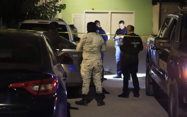 Bajan sicarios de un Chrysler 300 y ejecutan a hombre en la colonia Roma