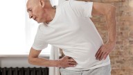 La osteoporosis no solo es cosa de mujeres: afecta también a hombres y con peores consecuencias