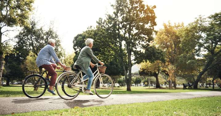 Why do women live longer than men? A study offers clues to close the gap