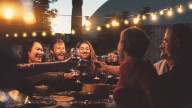 La teoría de los 7 amigos que se ha puesto de moda en España y no siempre funciona: el motivo por el que no debes hacerle caso