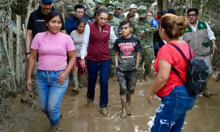 PRESIDENTA CLAUDIA SHEINBAUM CONTINÚA ATENDIENDO, EN TERRITORIO, ZONAS AFECTADAS POR LLUVIAS
