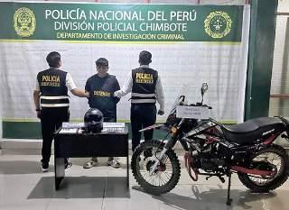 CAE SUJETO CON MOTO ROBADA, MUNICIONES Y EXPLOSIVO
