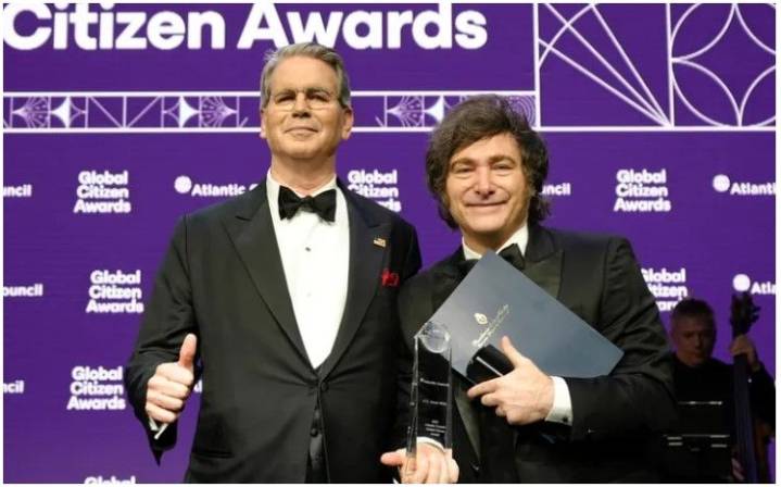 Scott Bessent ratificó el swap de US$20 mil millones y anunció que ya compra pesos argentinos