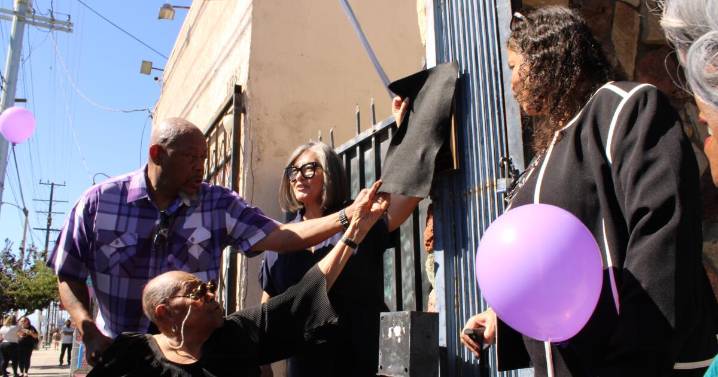 'Oldest Black barbershop' in San Fernando Valley receives city landmark plaque