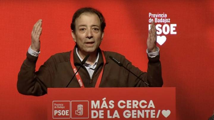 Fernández Vara se encuentra en una situación "muy frágil" y acompañado de su familia