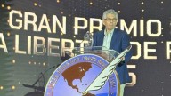 Daniel Coronell recibe Premio a la Libertad de Prensa de la SIP 2025