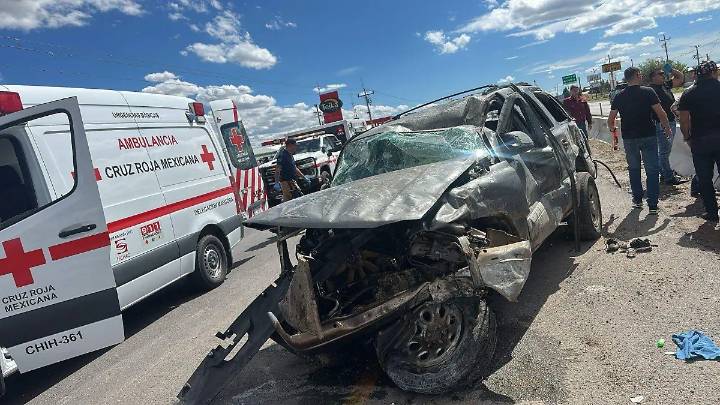 Accidente vehicular en el Corredor Comercial “Manitoba” en Cuauhtémoc deja tres heridos graves