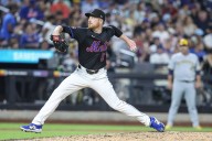 Mets bring back left-handed pitcher on major league contract