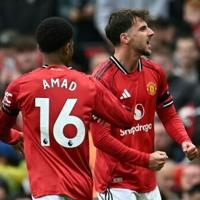 Arsenal go top of Premier League as Man Utd ease pressure on Amorim