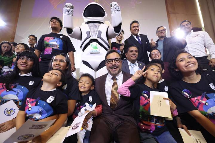 Desde el IPN, niñas y niños se comunican  por radio con la Estación Espacial Internacional