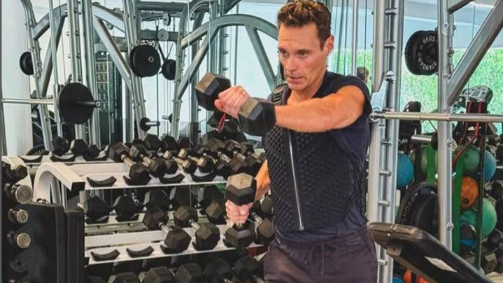 Ryan Seacrest Displays Muscles in Workout Video