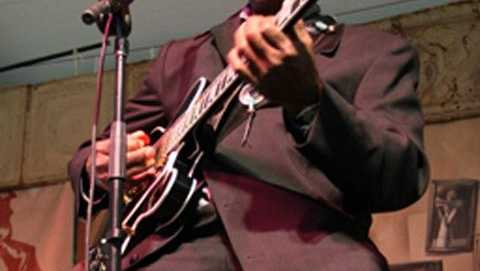 Louis Armstrong International is looking for local musicians