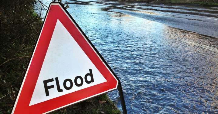 Eight UK areas told by Met Office to prepare emergency kit