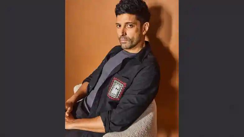 TV ‘Kaun Banega Crorepati 17’: Farhan Akhtar Turns Host on ‘KBC,’ Leaves Amitabh Bachchan and Javed Akhtar in Splits With Fun Banter and Emotional Memories (Watch Video)
