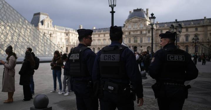 Louvre defences lagged in jewel heist, police say