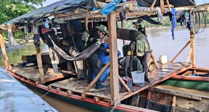 Destruyen dragas de minería ilegal en el río Pachitea