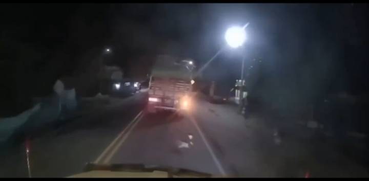 Escalofriante accidente capturado por la dashcam: Polizón atropellado