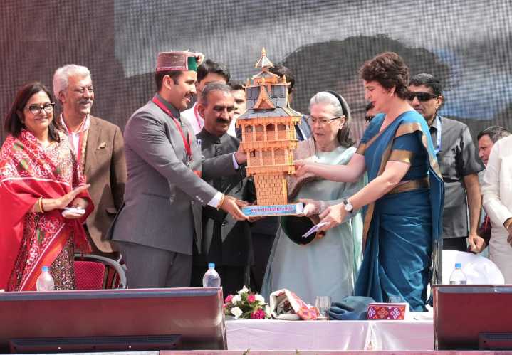 Sonia Gandhi Unveils Statue Of Ex-Himachal CM Virbhadra Singh In Shimla