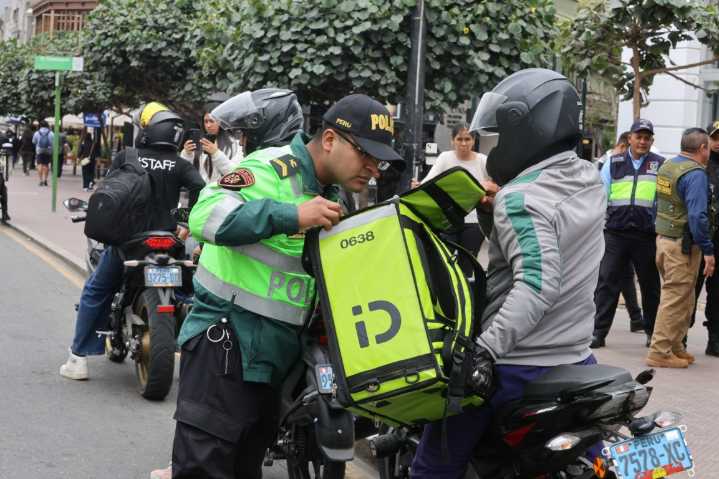 Fuerzas combinadas intervienen más de 800 motos y 50 autos de lujo en operativo de control en Miraflores