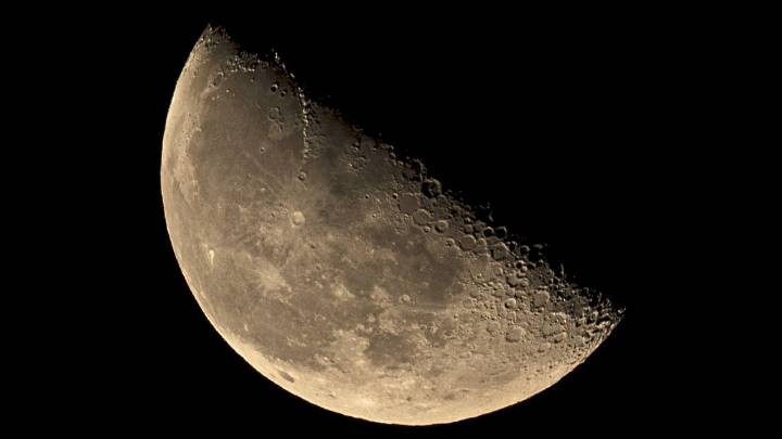 The moon cozies up to Jupiter on Oct 13. Here's how to see it