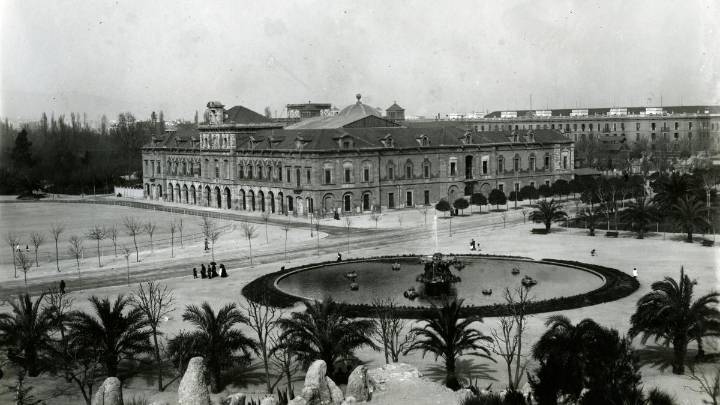 La azarosa historia del arsenal de la Ciutadella, por Lluís Permanyer