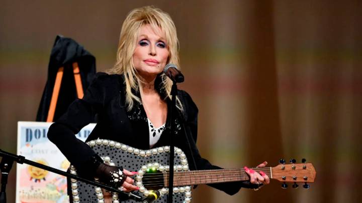 Dolly Parton sale a desmentir los rumores de su estado de salud