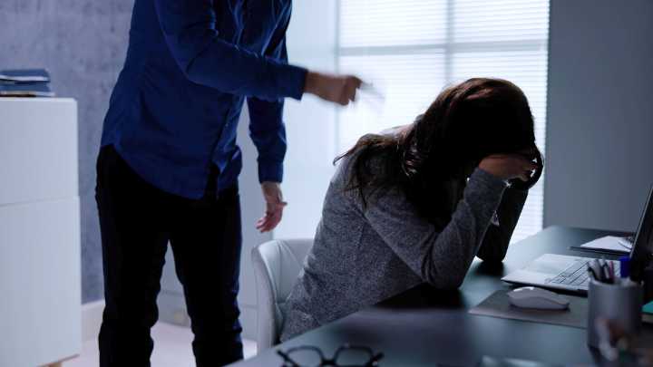 Mujer recibirá $10 millones de indemnización por acoso laboral en San Antonio