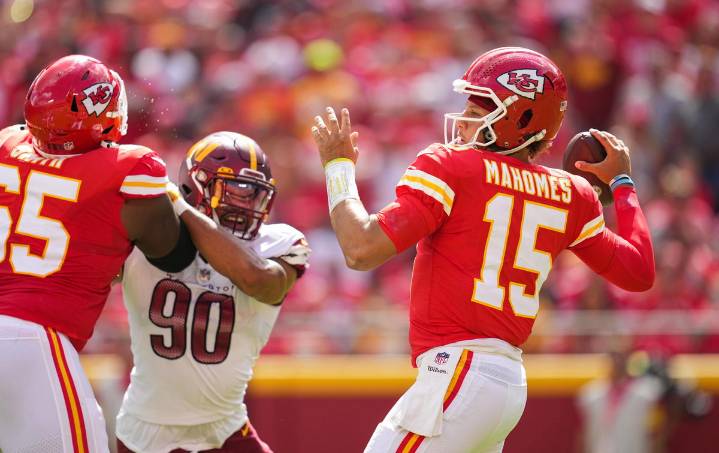 NFL Week 9 Fantasy Football QB Rankings: Advice On Patrick Mahomes, Josh Allen, Dak Prescott and Others