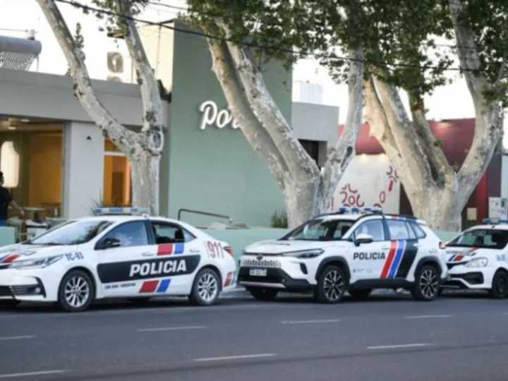 Tensa pelea familiar en una heladería: el expresidente de un club de San Juan apuntó con un arma a su hijo y discutió con la Policía
