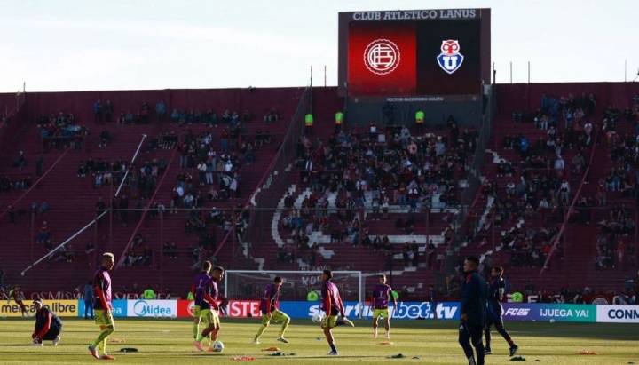 "El que no salta": el cántico de los hinchas de Lanús contra Universidad de Chile