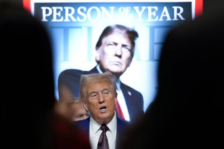 Trump critica a la revista Time por una foto de portada donde no le agradó como luce su cabello