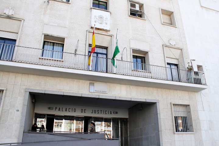 Absuelven a un joven de abusar de una menor por tener edad y madurez similar en Huelva